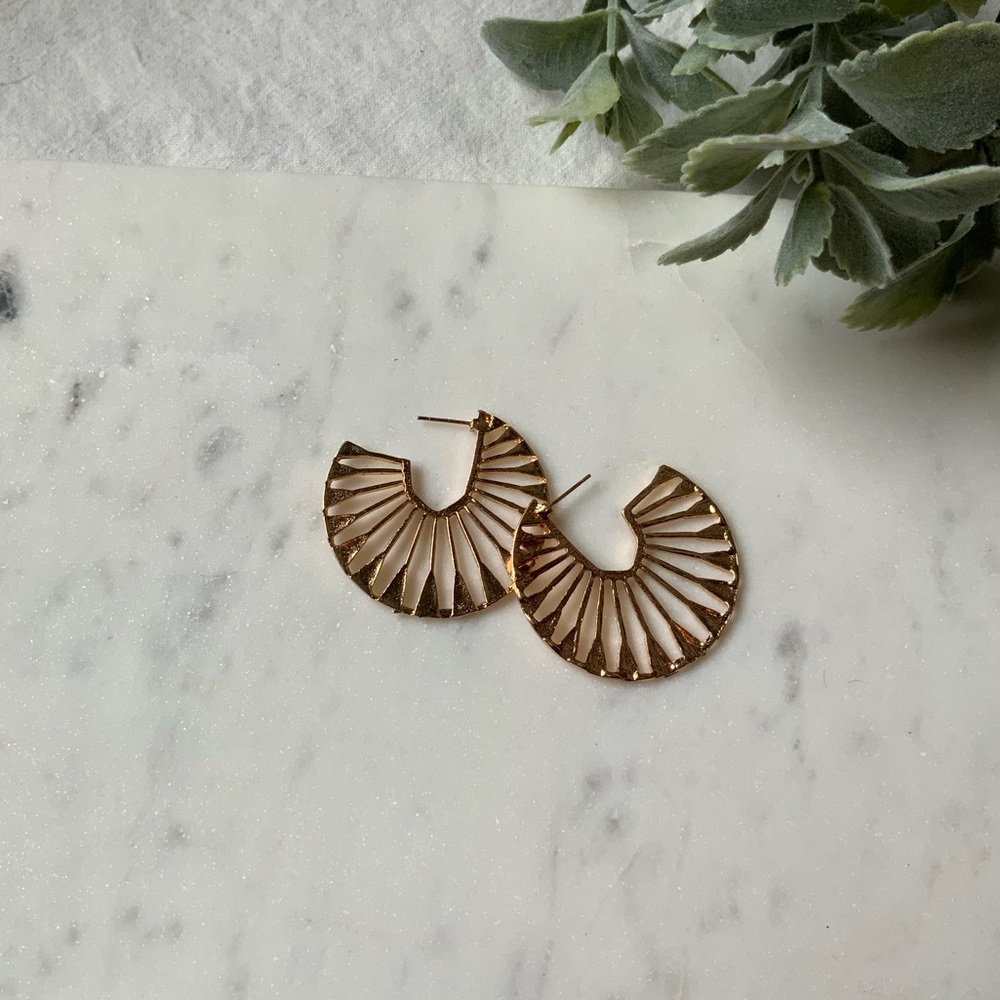 The Sylas - Geometric Chunky Gold Hoops - Picture 6 of 8
